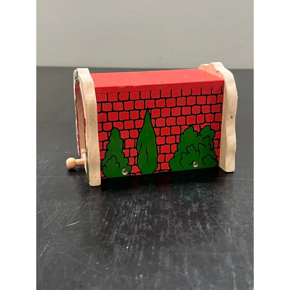 Bigjigs Rail Wooden Train Tunnel Red Brick Ivy Print with 3 Risers One Size